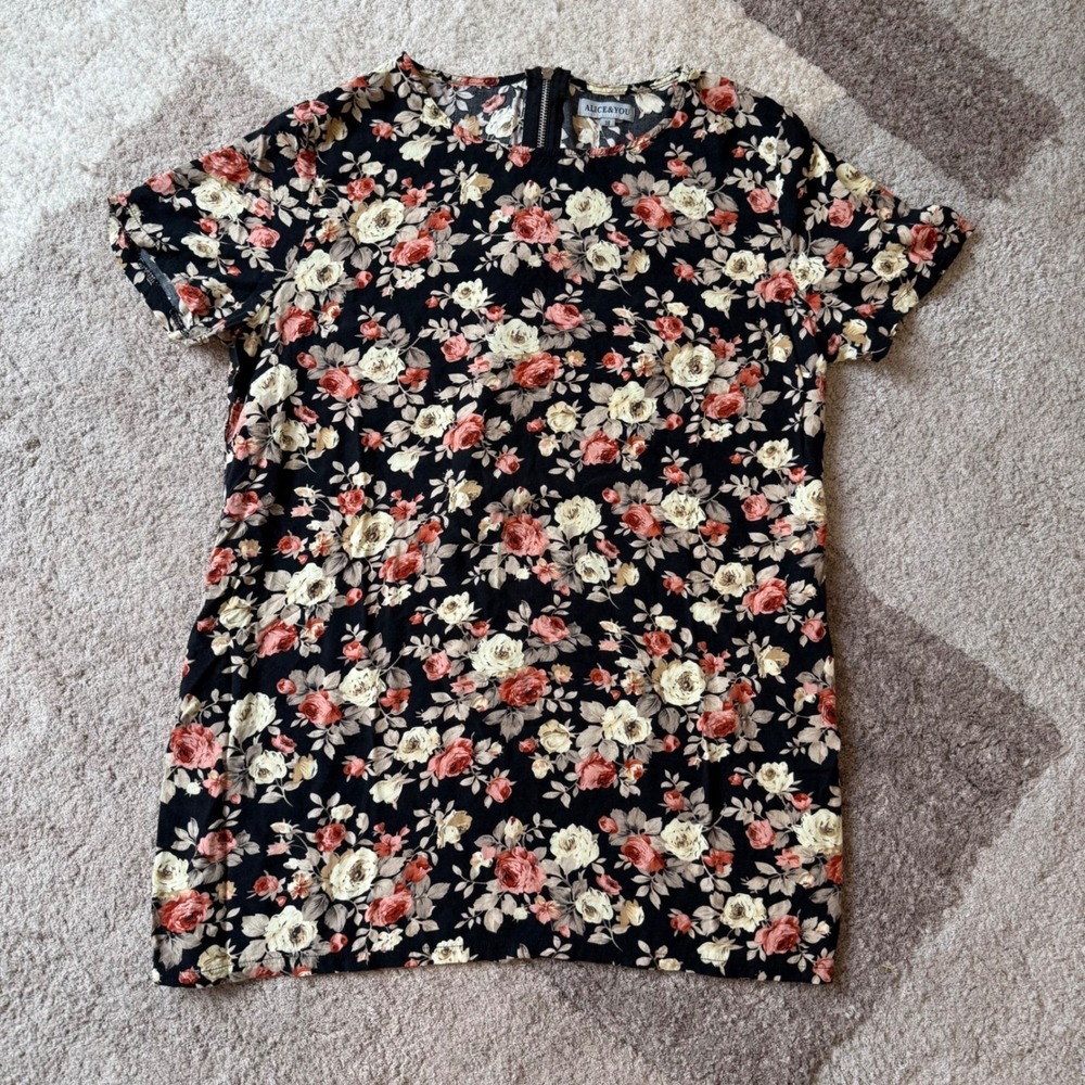 Alice & You Women Black Floral Viscose Short Sleeve Zip‎ Back Top Size 14 LC276